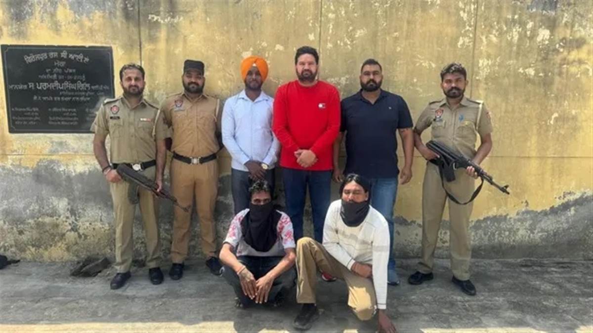 ਮੋਗਾ ਪੁਲਿਸ ਦੀ ਵੱਡੀ ਕਾਰਵਾਈ: 5 ਪਿਸਤੌਲ, 4 ਮੈਗਜ਼ੀਨ ਤੇ 10 ਜ਼ਿੰਦਾ ਕਾਰਤੂਸਾਂ ਸਮੇਤ ਦੋ ਕਾਬੂ
