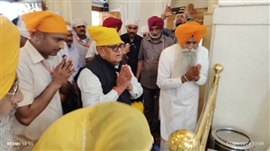 ਗੁਰਦੁਆਰਾ ਸ੍ਰੀ ਫ਼ਤਹਿਗੜ੍ਹ ਸਾਹਿਬ ਵਿਖੇ ਨਤਮਸਤਕ ਹੋਏ ਪੰਜਾਬ ਦੇ ਰਾਜਪਾਲ; ਸਾਹਿਬਜ਼ਾਦਿਆਂ ਦੀ ਲਾਸਾਨੀ ਸ਼ਹਾਦਤ ਨੂੰ ਕੀਤਾ ਸਜਦਾ