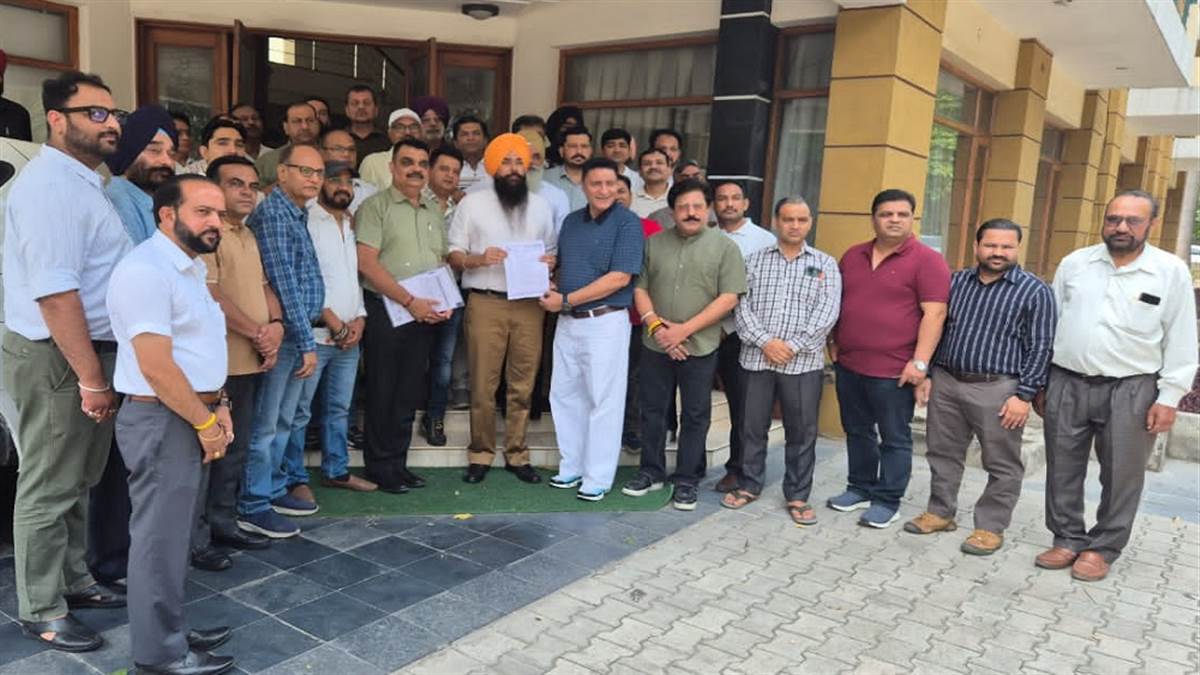 ਐੱਮਡੀਸੀਏ ਦੇ ਵਫ਼ਦ ਨੇ ਐੱਮਪੀ ਮਾਲਵਿੰਦਰ ਸਿੰਘ ਕੰਗ ਨੂੰ ਮੰਗ ਪੱਤਰ ਸੌਂਪਿਆ