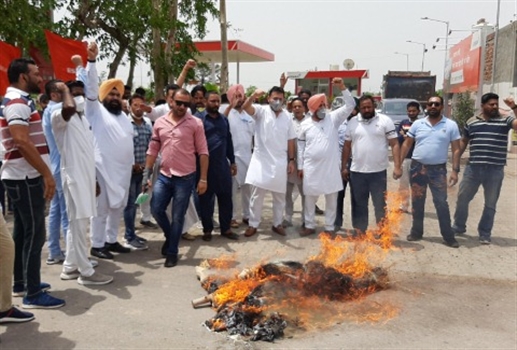 ਕੇਂਦਰ ਦਾ ਪੁਤਲਾ ਫੂਕਿਆ