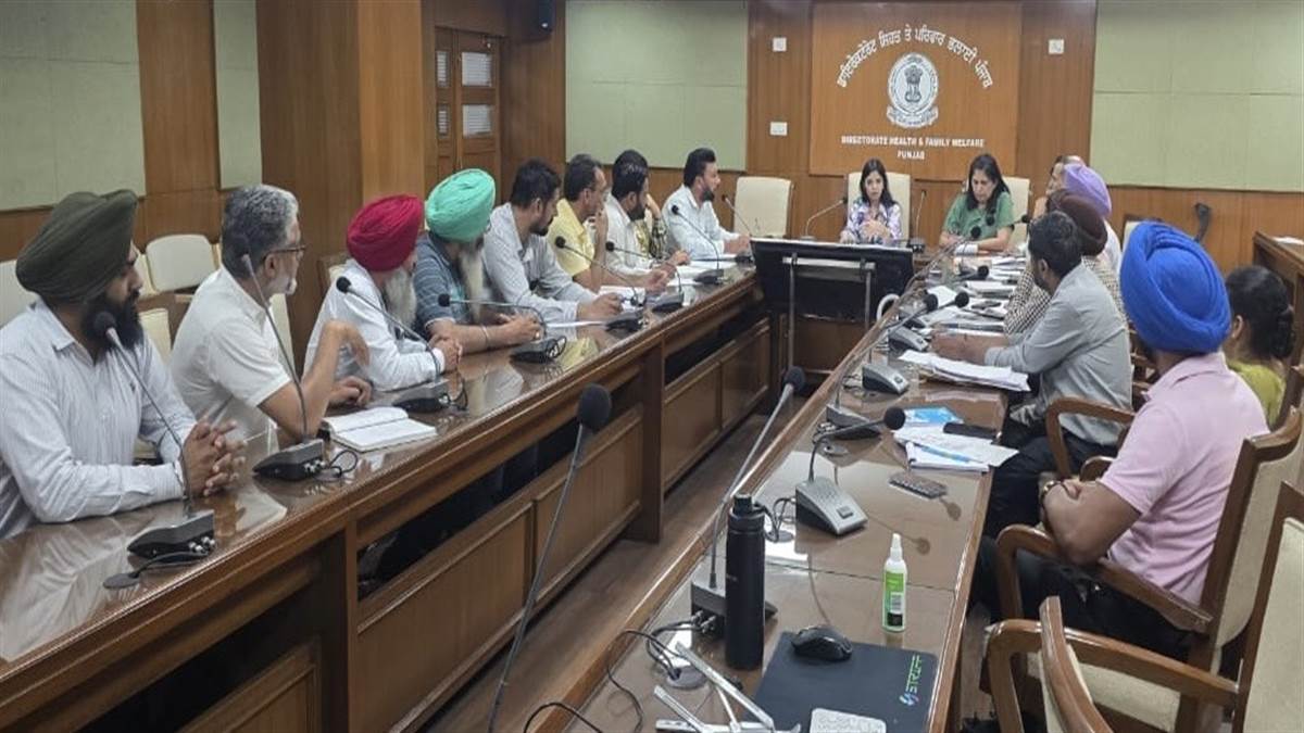 ਹੈਲਥ ਵਰਕਰਾਂ ਦੀ ਡਾਇਰੈਕਟਰ ਨਾਲ ਹੋਈ ਮੀਟਿੰਗ