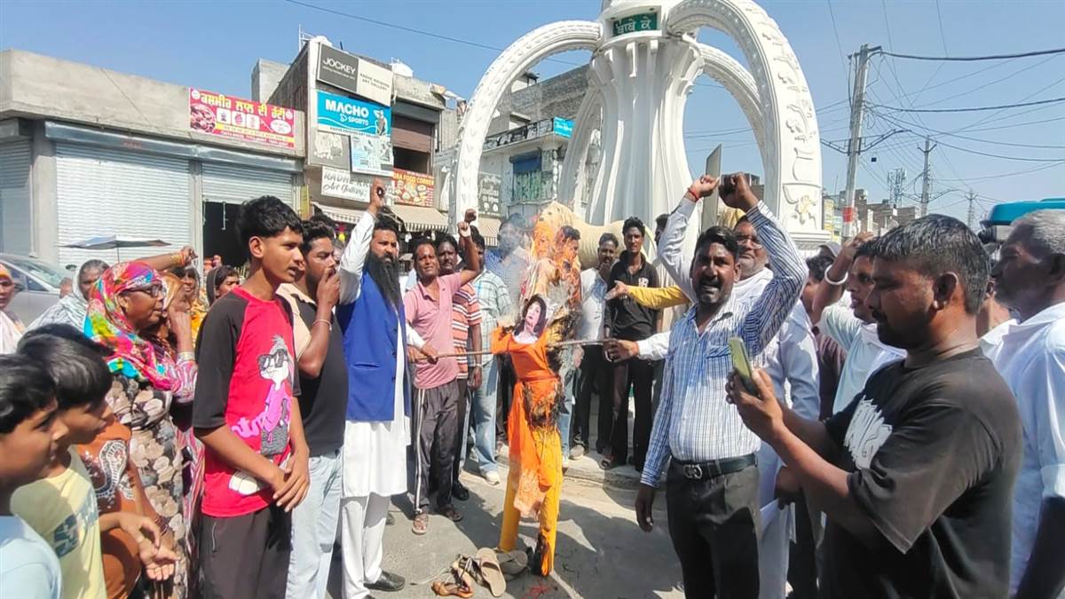 ਵਾਲਮੀਕ ਭਾਈਚਾਰੇ ਵੱਲੋਂ ਟੀ.ਵੀ ਚੈਨਲ ਐਂਕਰ ਅੰਜਨਾ ਓਮ ਕਸ਼ਯਪ ਦੇ ਵਿਰੋਧ ’ਚ ਰੋਸ ਮਾਰਚ