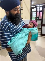 10 ਮਹੀਨਿਆਂ ਦੀ ਗਰਭਵਤੀ ਔਰਤ ਨੇ ਦਿੱਤਾ ਬੱਚੀ ਨੂੰ ਜਨਮ