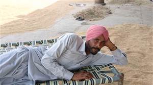 ਖ਼ਰਾਬ ਪ੍ਰਬੰਧਾਂ ਕਾਰਨ ਅਨਾਜ ਮੰਡੀ ’ਚ ਰੁਲਣ ਲਈ ਮਜ਼ਬੂਰ ਕਿਸਾਨ