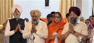 ਪੰਜਾਬ ਕਾਂਗਰਸ ਦੇ ਨਵ-ਨਿਯੁਕਤ ਪ੍ਰਧਾਨ ਪ੍ਰਗਟ ਸਿੰਘ ਪਰਿਵਾਰ ਸਮੇਤ ਤਖ਼ਤ ਸ੍ਰੀ ਕੇਸਗੜ੍ਹ ਸਾਹਿਬ ਵਿਖੇ ਨਤਮਸਤਕ