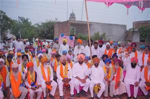 ਪਿੰਡ ਢੋਟੀਆਂ ’ਚ ‘ਆਪ’ ਨੂੰ ਵੱਡਾ ਹੁੰਗਾਰਾ, 50 ਤੋਂ ਵੱਧ ਪਰਿਵਾਰ ਪਾਰਟੀ ’ਚ ਸ਼ਾਮਿਲ