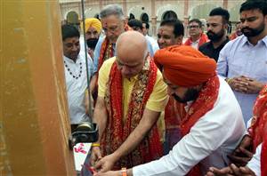 ਪਟਿਆਲਾ ਦੇ ਇਤਿਹਾਸਕ ਕਾਲੀ ਮਾਤਾ ਮੰਦਰ ਪਹੁੰਚੇ ਮਨੀਸ਼ ਸਿਸੋਦੀਆ, ਕੈਬਨਿਟ ਮੰਤਰੀ ਡਾ. ਬਲਬੀਰ ਤੇ MLA ਕੋਹਲੀ ਨੇ ਵੀ ਟੇਕਿਆ ਮੱਥਾ