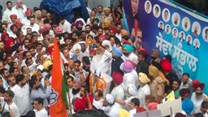 ਪੰਜਾਬ ਕਾਂਗਰਸ ’ਚ ਧੜੇਬੰਦੀ ’ਤੇ ਲੱਗ ਗਿਆ ਵਿਰਾਮ? ਇੱਕੋ ਫ਼ਰੇਮ ’ਚ ਦਿਖੇ ਚੰਨੀ, ਵੜਿੰਗ ਤੇ ਬਾਜਵਾ