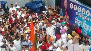 ਪੰਜਾਬ ਕਾਂਗਰਸ ’ਚ ਆਲ ਇਜ਼ ਵੈੱਲ! ਇੱਕ ਮੰਚ 'ਤੇ ਆਏ ਚੰਨੀ-ਵੜਿੰਗ, ਕੀ ਗਿਲੇ-ਸ਼ਿਕਵੇ ਭੁਲਾ ਕੇ ਇਕਜੁੱਟ ਹੋਏ ਨੇਤਾ?