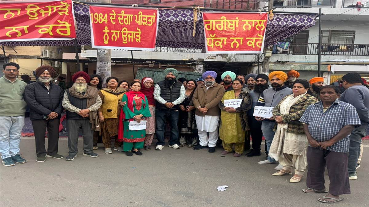 ਫੇਜ਼–11 ਵਿਚ ਦੰਗਾ ਪੀੜਤਾਂ ਦੀਆਂ ਦੁਕਾਨਾਂ ਨੂੰ ਖਾਲੀ ਕਰਾਉਣ ’ਤੇ ਤਣਾਅ, ਧਰਨਾ ਜਾਰੀ