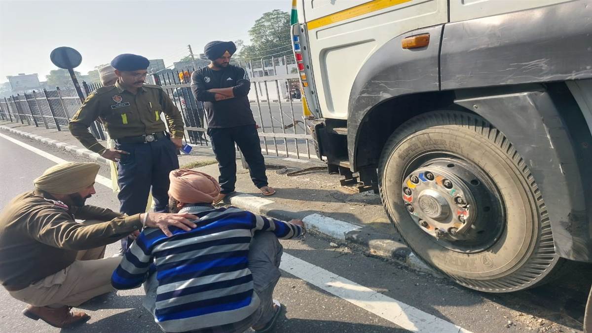 ਕਾਲਾ ਬੱਕਰਾ ’ਚ ਟਰਾਲੇ ਤੇ ਕਾਰ ਦੀ ਟੱਕਰ, ਇਕ ਜ਼ਖ਼ਮੀ