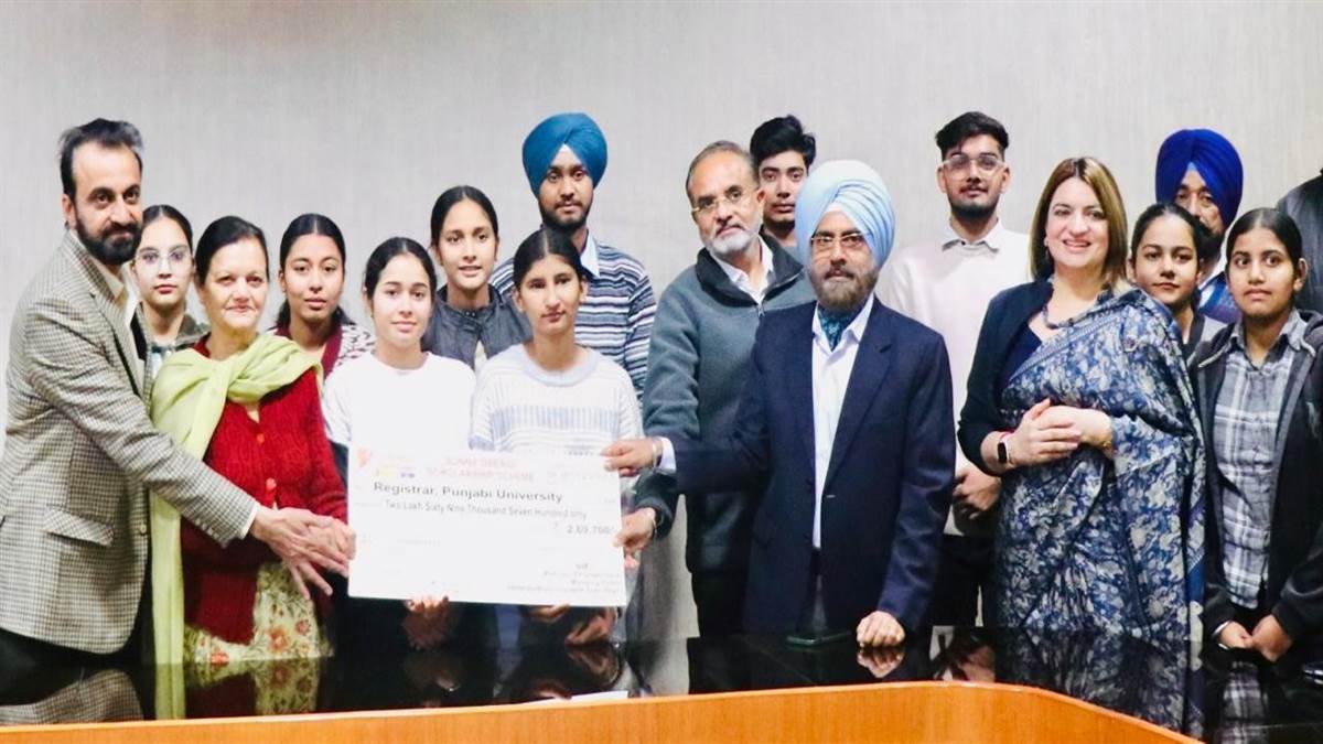 ਲੋੜਵੰਦ ਵਿਦਿਆਰਥੀਆਂ ਲਈ ਸਕਾਲਰਸ਼ਿਪ ਰਾਸ਼ੀ ਭੇਟ