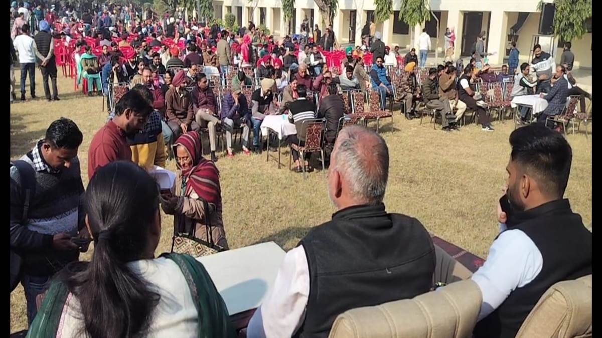 ਪੋਲਿੰਗ ਪਾਰਟੀਆਂ ਨੂੰ ਚੋਣ ਪ੍ਰਕਿਰਿਆ ਦੀਆਂ ਬਾਰੀਕੀਆਂ ਤੋਂ ਕਰਵਾਇਆ ਜਾਣੂ