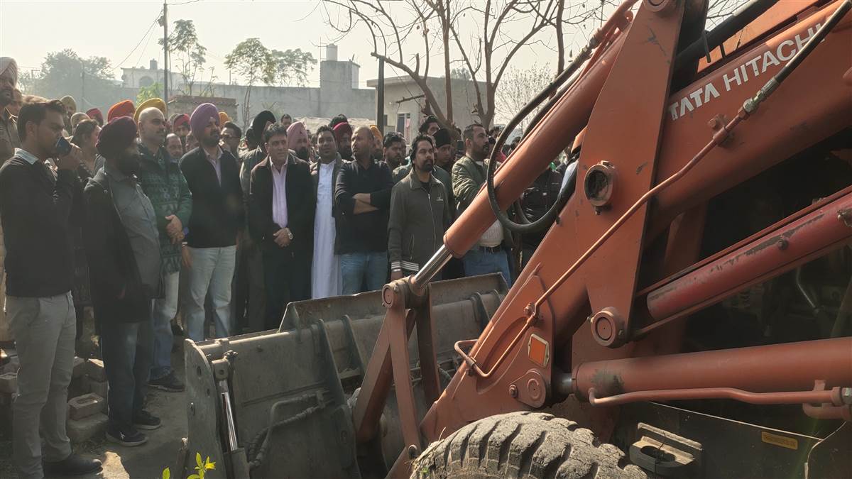 ਨਸ਼ੇ ਦਾ ਕਾਰੋਬਾਰ ਕਰਨ ਵਾਲਿਆਂ ਦੀ ਗੈਰ ਕਾਨੂੰਨੀ ਉਸਾਰੀ ਢਾਹੀ