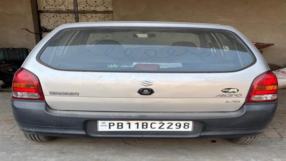 'ਅਖੈ ਤੁਸੀਂ ਹੈਲਮਟ ਨ੍ਹੀਂ ਪਾਇਆ', ਧਨੌਲੇ ਘਰ ਖੜ੍ਹੀ ਕਾਰ ਦਾ ਫਤਿਹਗੜ੍ਹ ਸਾਹਿਬ ਆਰਟੀਓ ਨੇ ਕੱਟਿਆ ਚਲਾਨ