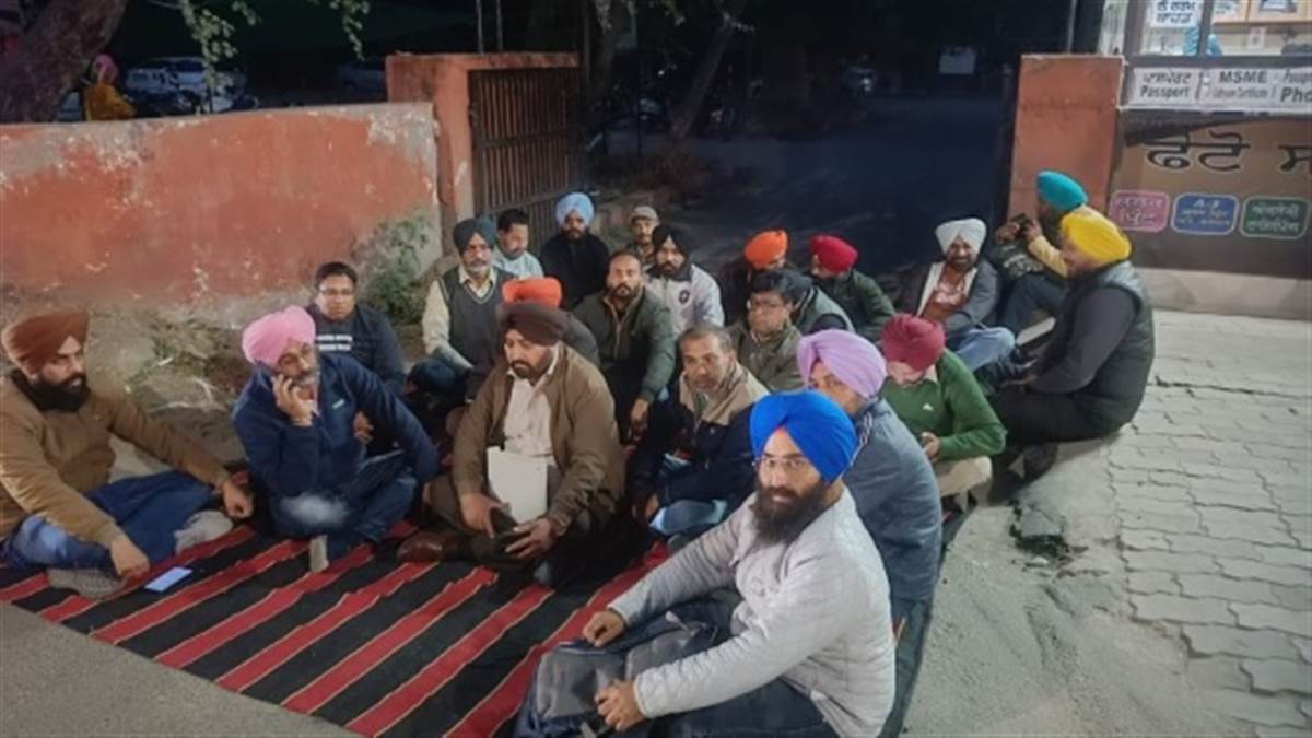 ਮ੍ਰਿਤਕ ਤੇ ਸੇਵਾ ਮੁਕਤ ਅਧਿਆਪਕਾਂ ਦੀ ਲੱਗੀ ਚੋਣ ਡਿਊਟੀ..! ਚੋਣ ਅਮਲੇ ਦੀ ਇਕ ਵੱਡੀ ਲਾਪਰਵਾਹੀ ਦਾ ਪਰਦਾਫਾਸ਼