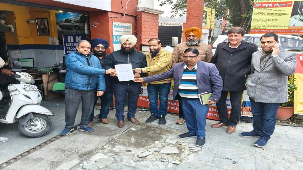 ਆਰਟੀਓ ਨੇ ਪ੍ਰਦੂ਼ਸ਼ਣ ਚੈੱਕ ਸੈਂਟਰਾਂ ਦੀ ਕੀਤੀ ਜਾਂਚ