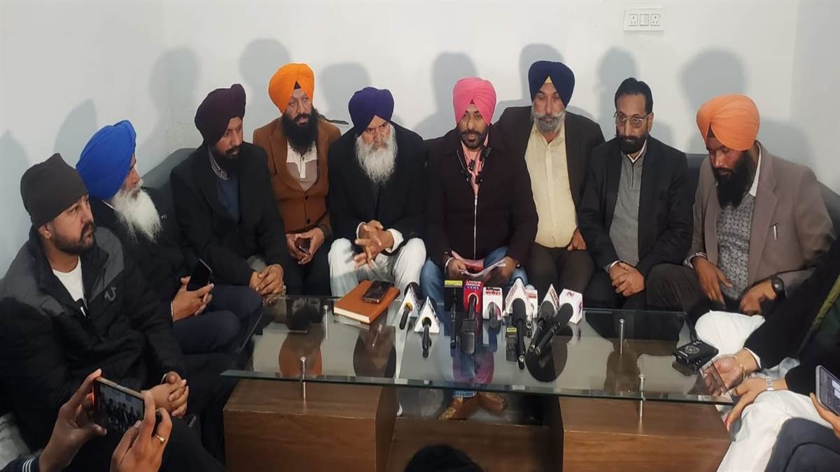 ਪਾਵਨ ਸਰੂਪਾਂ ਦੇ ਮਾਮਲੇ ’ਚ ਕੀਤੀ ਜਾ ਰਹੀ ਸਿਆਸਤ ਨਿੰਦਨਯੋਗ : ਵਾਲੀਆ