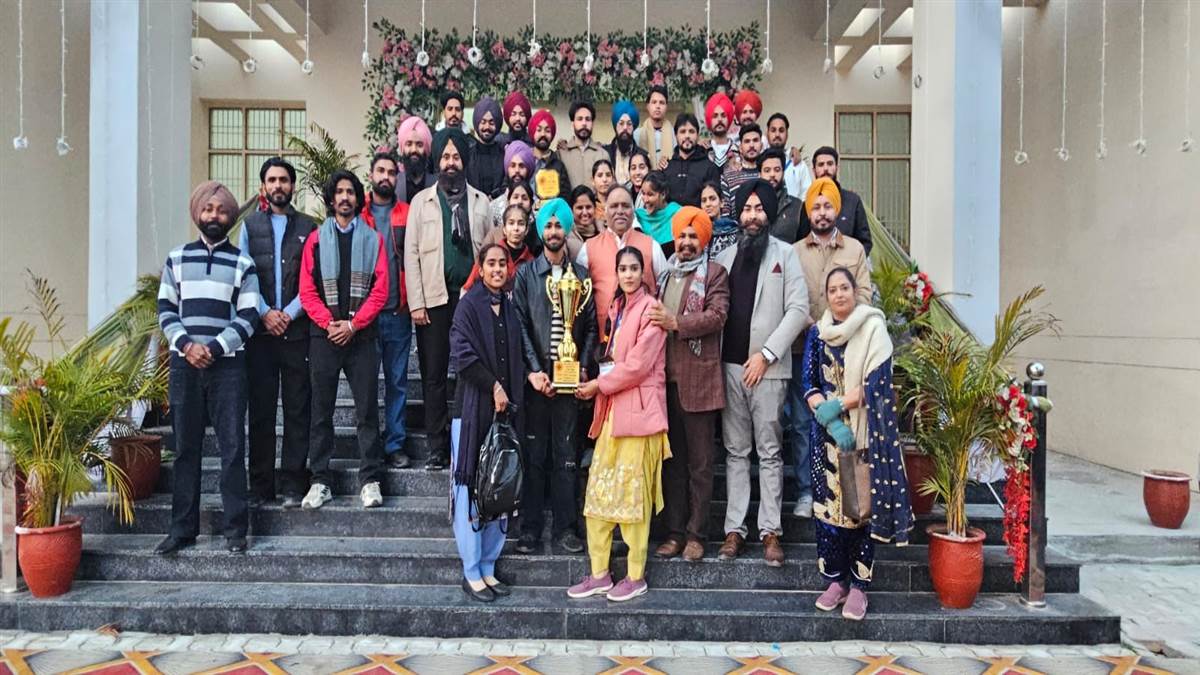 ਪੁਜ਼ੀਸ਼ਨਾਂ ਹਾਸਲ ਕਰਨ ਵਾਲੇ ਸਿੱਖਿਆਰਥੀ ਸਨਮਾਨੇ
