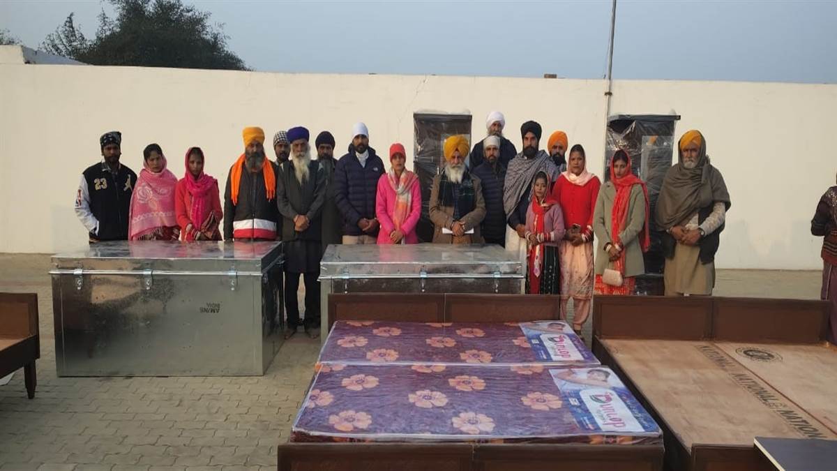 ਸੰਤ ਬਾਬਾ ਹਾਕਮ ਸਿੰਘ ਨੇ ਸਮੂਹਿਕ ਆਨੰਦ ਕਾਰਜ ਵਾਲੇ 33 ਜੋੜਿਆਂ ਨੂੰ ਘਰੇਲੂ ਵਰਤੋਂ ਦਾ ਸਾਮਾਨ ਵੰਡਿਆ