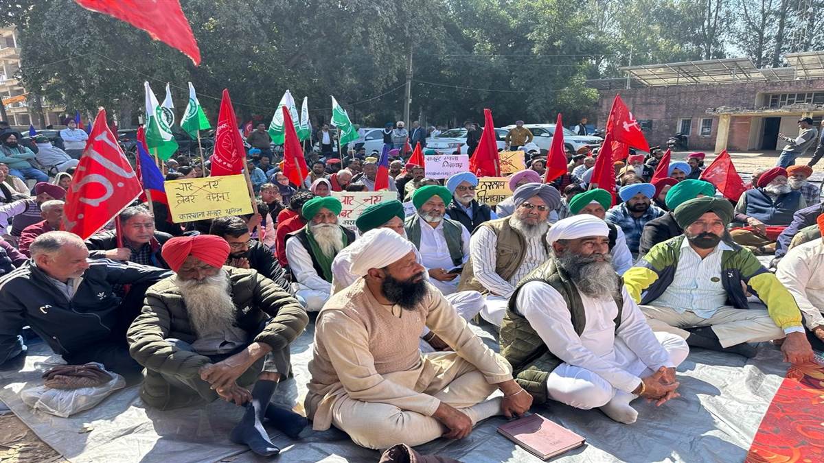 ਸਰਕਾਰ ਦੀਆਂ ਲੋਕ ਵਿਰੋਧੀ ਨੀਤੀਆਂ ਵਿਰੁੱਧ ਦਿੱਤਾ ਧਰਨਾ