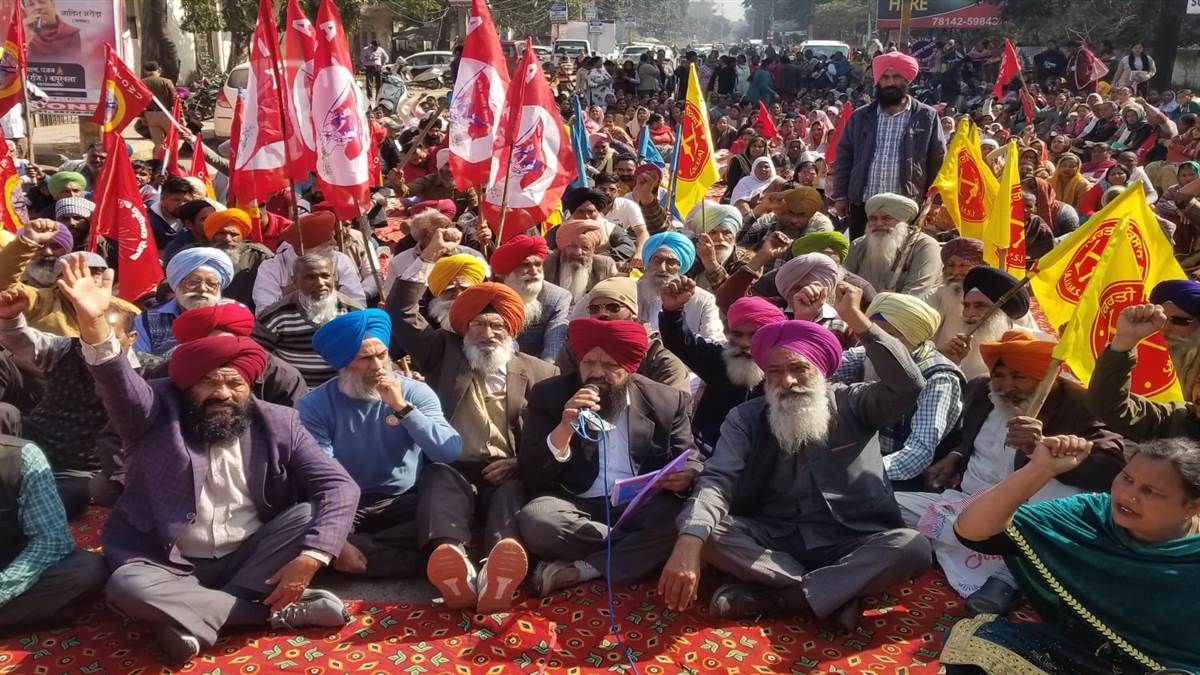 ਦੇਸ਼ ਵਿਆਪੀ ਹੜਤਾਲ ਦੇ ਸਮਰਥਨ ’ਚ ਕਿਸਾਨਾਂ ਤੇ ਟਰੇਡ ਯੂਨੀਅਨਾਂ ਨੇ ਕੀਤਾ ਵਿਸ਼ਾਲ ਰੋਸ ਪ੍ਰਦਰਸ਼ਨ