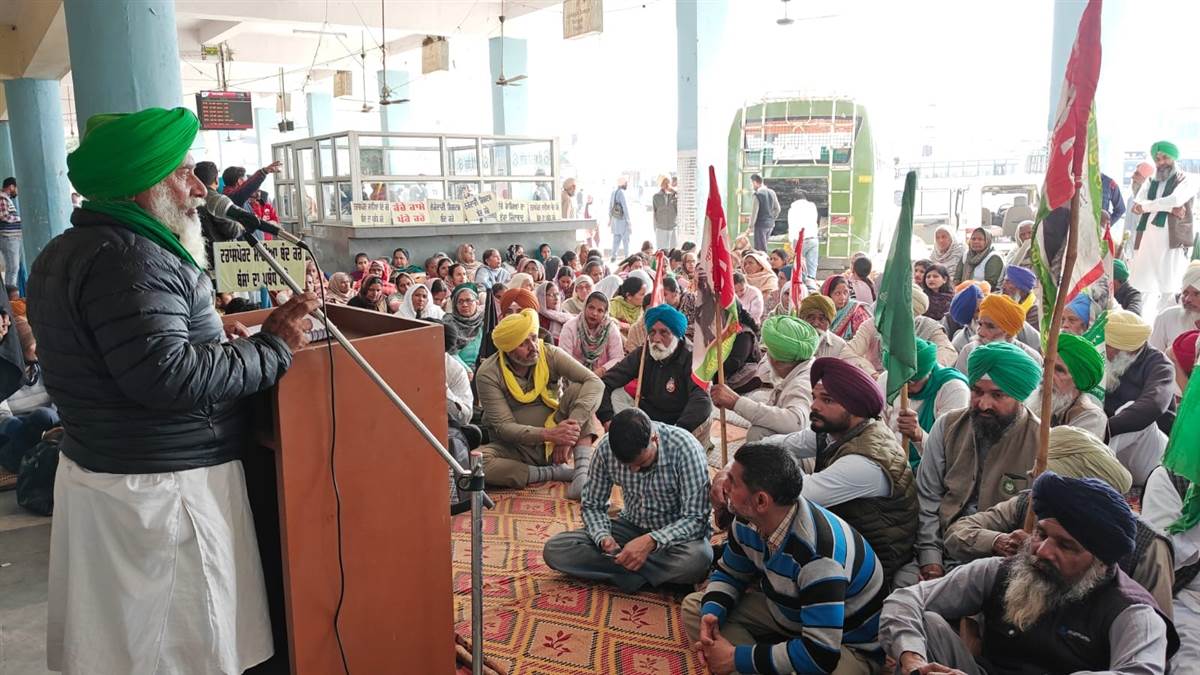 ਦੇਸ਼ ਵਿਆਪੀ ਹੜਤਾਲ ਮੌਕੇ ਬੱਸ ਸਟੈਂਡ ’ਚ ਰੈਲੀ ਤੇ ਸ਼ਹਿਰ ’ਚ ਕੀਤਾ ਰੋਸ ਪ੍ਰਦਰਸ਼ਨ