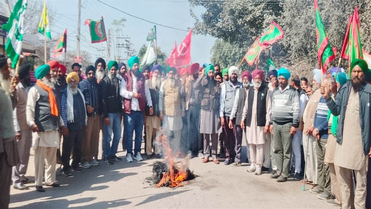 ਦੇਵੀਗਡ਼੍ਹ ਵਿਖੇ ਕੇਂਦਰ ਤੇ ਪੰਜਾਬ ਸਰਕਾਰ ਵਿਰੁੱਧ ਕੀਤਾ ਰੋਸ ਮੁਜ਼ਾਹਰਾ
