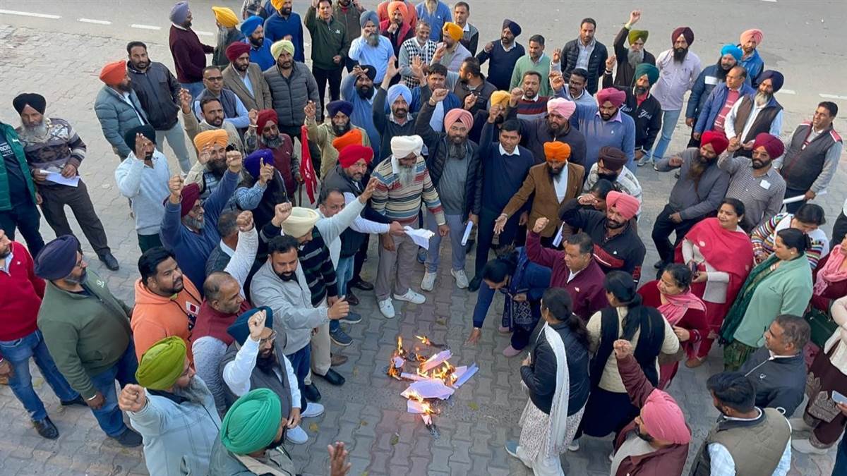 ਅਧਿਆਪਕਾਂ ਨੇ ਸਾੜੀਆਂ ਟੈੱਟ ਸਬੰਧੀ ਪੱਤਰ ਦੀਆਂ ਕਾਪੀਆਂ