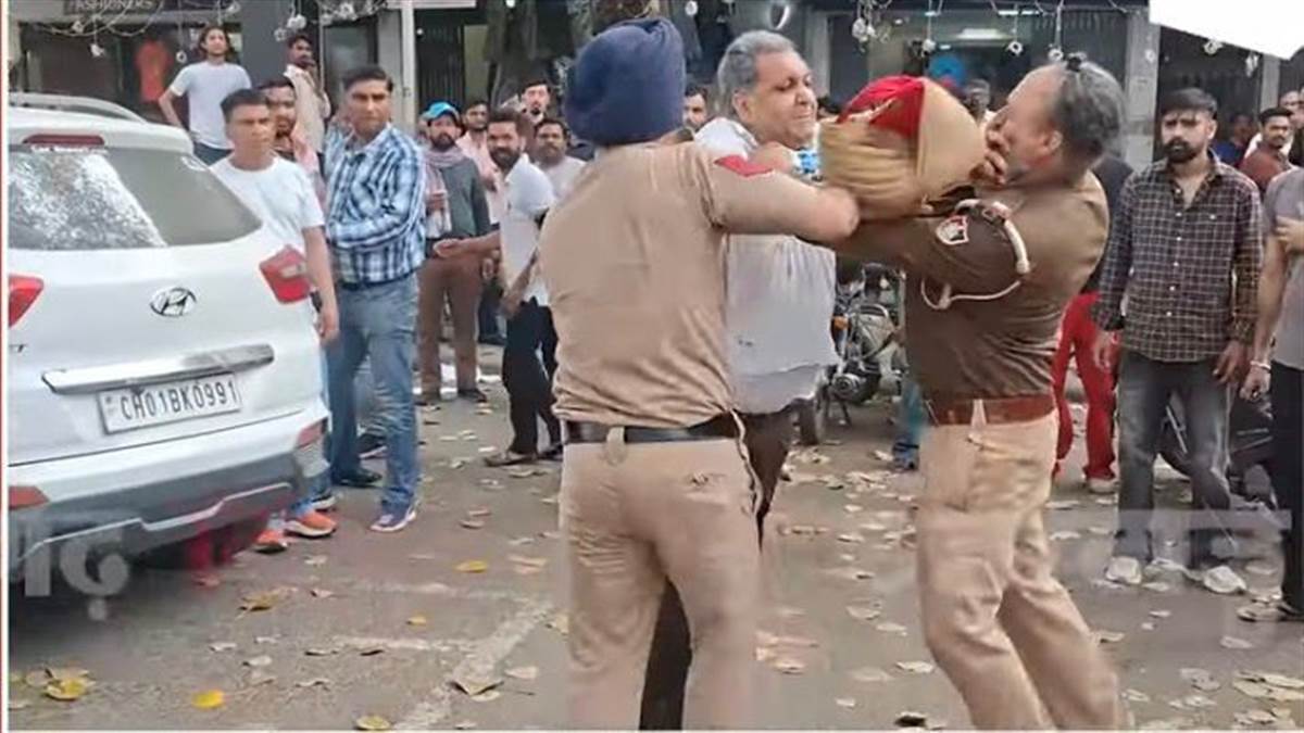 ATM ਕਾਰਡ ਬਦਲਵਾਉਣ ਨੂੰ ਲੈ ਕੇ ਵਿਵਾਦ, ASI ਨੂੰ ਥੱਪੜ ਨਾਲ ਹੋਈ ਹੱਥਾਪਾਈ ਦੌਰਾਨ ਉਤਰੀ ਪੱਗ