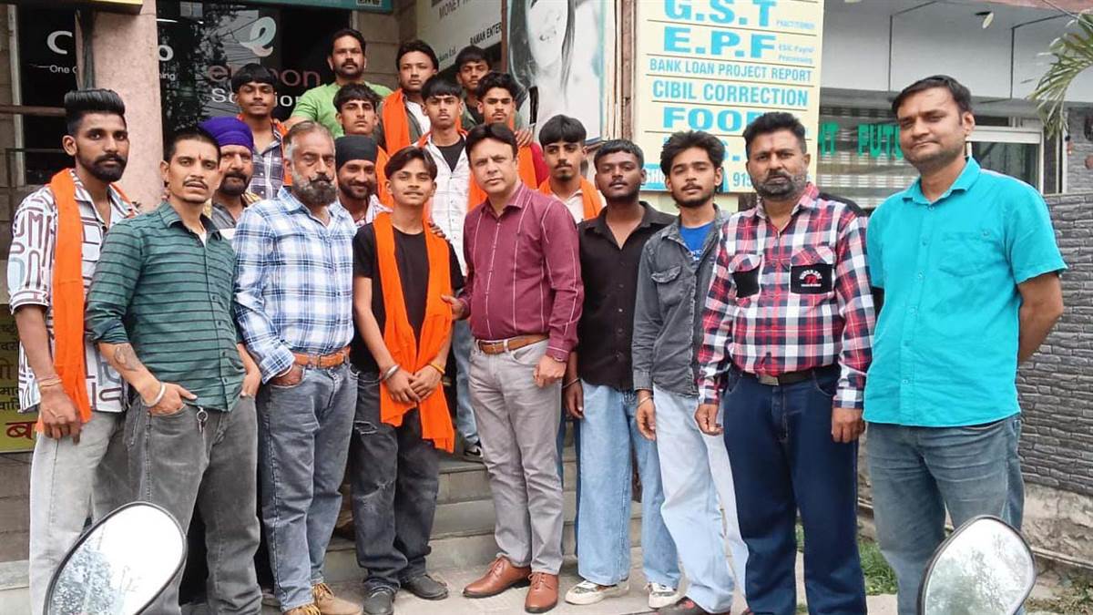 ਦਰਜਨਾਂ ਨੌਜਵਾਨ ਸ਼ਿਵ ਸੈਨਾ ਸ਼ਿੰਦੇ ਗਰੁੱਪ ’ਚ ਹੋਏ ਸ਼ਾਮਲ