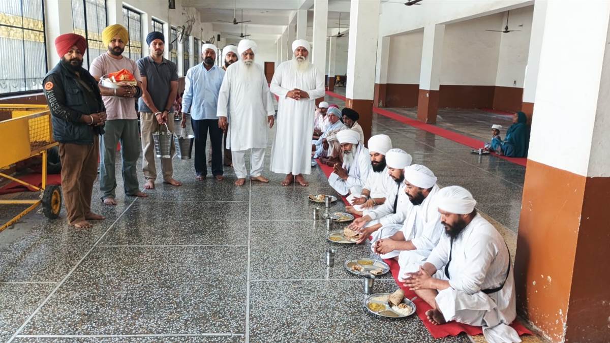 ਅੰਮ੍ਰਿਤ ਛੱਕ ਕੇ ਗੁਰੂ ਵਾਲੇ ਬਣੋ : ਬਾਬਾ ਸੁਖਵਿੰਦਰ ਸੰਧੂ