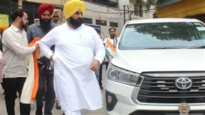 ਲੁਧਿਆਣਾ 'ਚ ਸਫ਼ਾਈ ਵਿਵਸਥਾ ਦੇਖਣ ਪਹੁੰਚੇ ਹਰਜੋਤ ਬੈਂਸ; ਤਨਖ਼ਾਹਾਂ ਨਾ ਮਿਲਣ 'ਤੇ ਭੜਕੇ ਸਫ਼ਾਈ ਸੇਵਕ, ਬਿਨਾਂ ਮੰਗ-ਪੱਤਰ ਲਏ ਪਰਤੇ ਮੰਤਰੀ