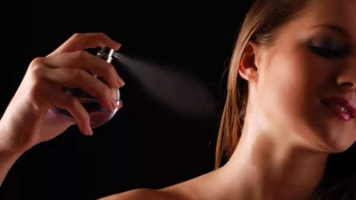 Perfume ਜਾਂ Deodorant, ਦੋਵਾਂ 'ਚੋਂ ਕੀ ਹੈ ਬੈਸਟ? ਵਰਤੋਂ ਕਰਨ ਤੋਂ ਪਹਿਲਾਂ ਜਾਣ ਲਓ ਇਨ੍ਹਾ 'ਚ ਜਾਣੋ ਅੰਤਰ