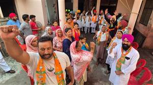 ਪਿੰਡ ਛੀਨਾ ਬਿਧੀ ਚੰਦ ’ਚ ਜ਼ਿਲ੍ਹਾ ਪ੍ਰਧਾਨ ਸੰਧੂ ਨੇ ਕੀਤੀ ਬੈਠਕ