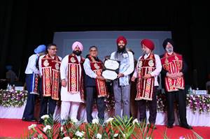 ਗੁਰੂ ਨਾਨਕ ਦੇਵ ਯੂਨੀਵਰਸਿਟੀ ਦੀ 51ਵੀਂ ਕਨਵੋਕੇਸ਼ਨ: ਰਾਜਪਾਲ ਗੁਲਾਬ ਚੰਦ ਕਟਾਰੀਆ ਨੇ 456 ਵਿਦਿਆਰਥੀਆਂ ਨੂੰ ਵੰਡੀਆਂ ਡਿਗਰੀਆਂ ਤੇ ਮੈਡਲ