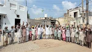 ਛੀਨੀਵਾਲ ਕਲਾਂ ਦੇ ਮਨਰੇਗਾ ਮਜ਼ਦੂਰਾਂ ਨੂੰ ਕੰਮ ਨਾ ਮਿਲਣ ’ਤੇ ਸਰਕਾਰ ਖ਼ਿਲਾਫ਼ ਰੋਸ