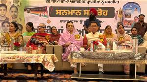 ਸਰਕਾਰੀ ਸਕੂਲਾਂ ਦੇ ਵਿਦਿਆਰਥੀਆਂ ਨੂੰ ਬੈਗ ਦੇਣ ਦੀ ਸ਼ੁਰੂਆਤ
