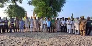 Moga News: ਮੱਲੇਆਣਾ ਤੋਂ ਬੱਧਨੀ ਕਲਾਂ ਸੜਕ ਪਿਛਲੇ ਲੰਬੇ ਸਮੇਂ ਤੋਂ ਲਟਕੀ, ਰੋਸ ਪ੍ਰਦਰਸ਼ਨ ਦੀ ਤਿਆਰੀ 'ਚ ਪਿੰਡ ਵਾਸੀ