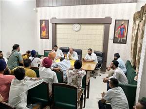 ਰੇਹੜੀ-ਫੜ੍ਹੀ ਵਾਲਿਆਂ ਵੱਲੋਂ ਪੀਲੀ ਲਾਈਨ ਤੋਂ ਪੰਜ ਫੁੱਟ ਜਗ੍ਹਾ ਦੀ ਮੰਗ