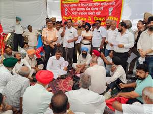 ਮੁਲਾਜ਼ਮਾਂ ਤੇ ਪੈਨਸ਼ਨਰਾਂ ਵੱਲੋਂ ਡਿਪਟੀ ਸਪੀਕਰ ਰੌੜੀ ਦੇ ਘਰ ਦਾ ਘਿਰਾਓ