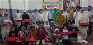 ‘20 ਸਵਾਲ-20 ਇਨਾਮ’ ਦੇ ਜੇਤੂਆਂ ਨੂੰ ਮਨਿੰਦਰ ਸਿੰਘ ਮਿੰਕੂ ਮੱਕੜ ਨੇ ਵੰਡੇ ਇਨਾਮ