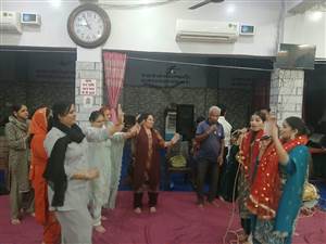 ਨਰਾਤਿਆਂ ਮੌਕੇ ਇਕ ਸ਼ਾਮ ਮਾਂ ਭਗਵਤੀ ਦੇ ਨਾਮ ਚੌਕੀ ਕਰਵਾਈ