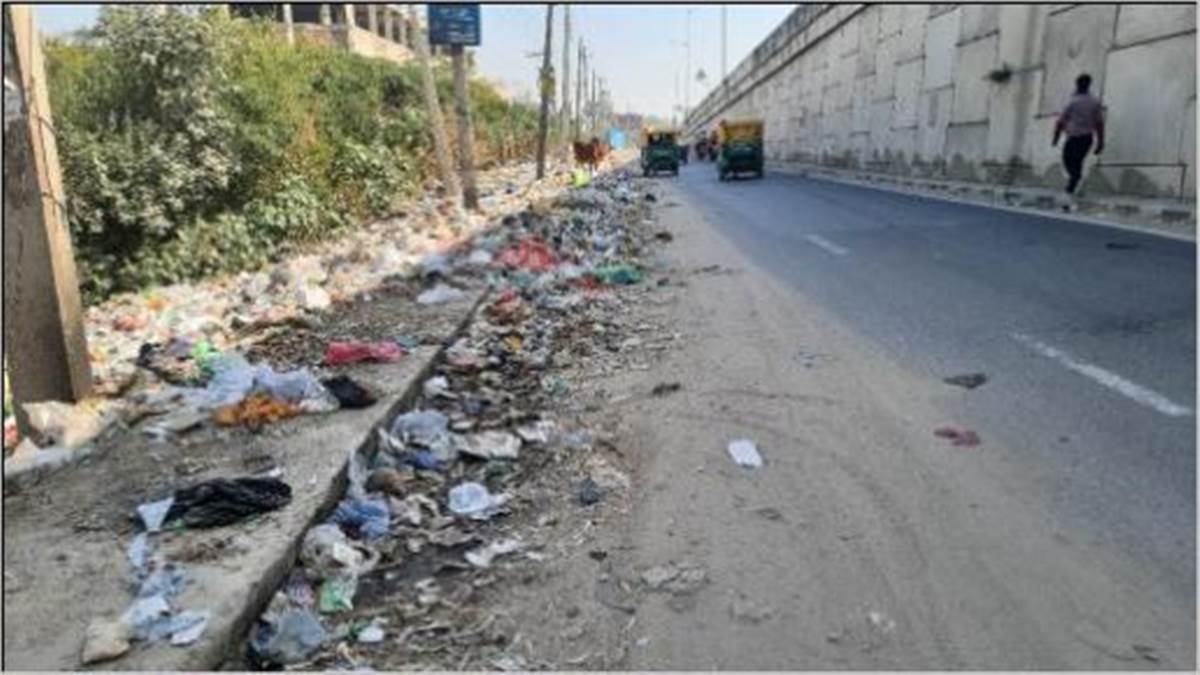 ਦਾਊਂ ਤੋਂ ਮੁਹਾਲੀ ਆਉਣ ਵਾਲੇ ਰਸਤੇ 'ਤੇ ਗੰਦਗੀ ਦੇ ਅੰਬਾਰ, ਲੋਕ ਬਦਬੂ ਤੋਂ ਪਰੇਸ਼ਾਨ