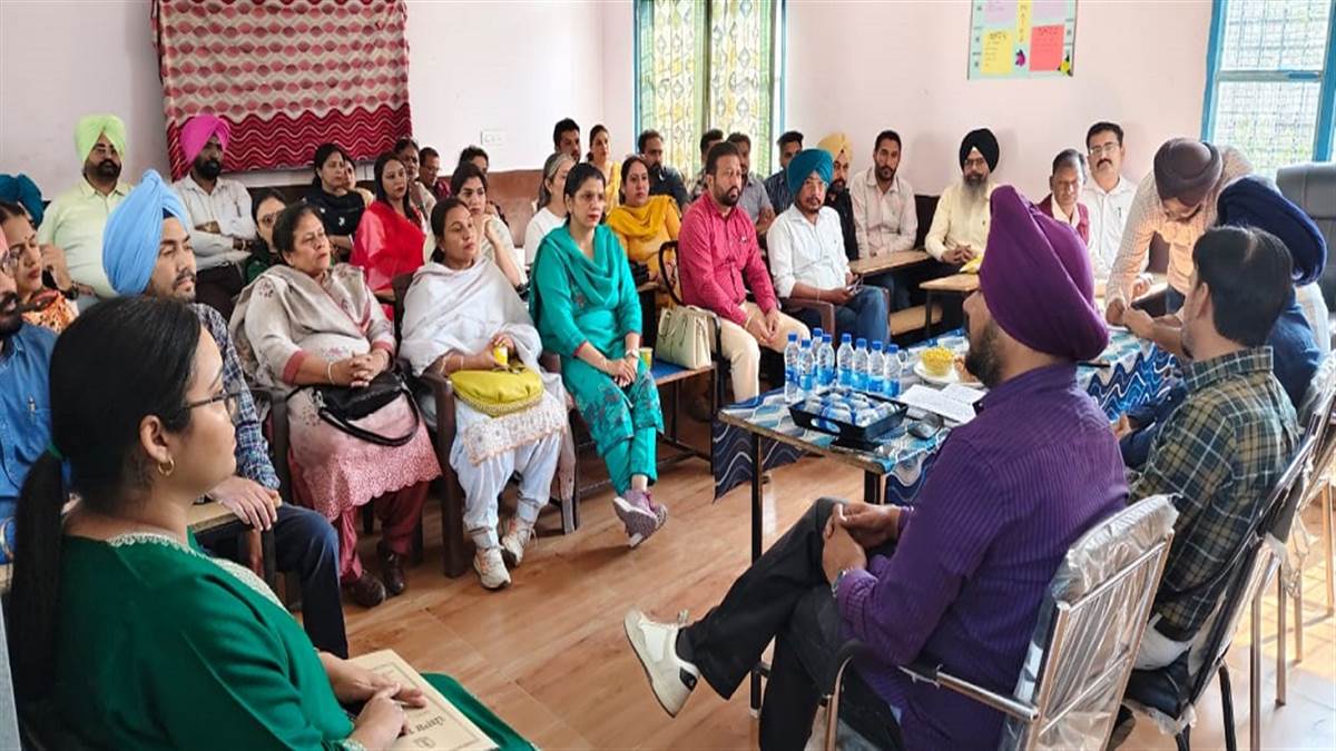 ਅੰਤਰ ਜ਼ਿਲ੍ਹਾ ਪੱਧਰੀ ਪ੍ਰਾਇਮਰੀ ਸਕੂਲ ਖੇਡਾਂ ਦੀ ਤਿਆਰੀ ਸਬੰਧੀ ਡੀਈਓ ਐਲੀਮੈਂਟਰੀ ਵੱਲੋਂ ਬੈਠਕ