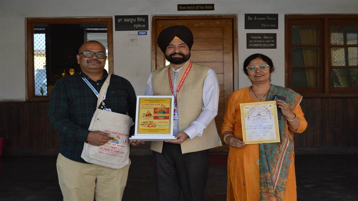 ਮੇਹਰ ਚੰਦ ਪੋਲੀਟੈਕਨਿਕ ਦੇ ਲੈਕਚਰਾਰ ਨੇ ਪੇਸ਼ ਕੀਤਾ ਖੋਜ ਪੱਤਰ