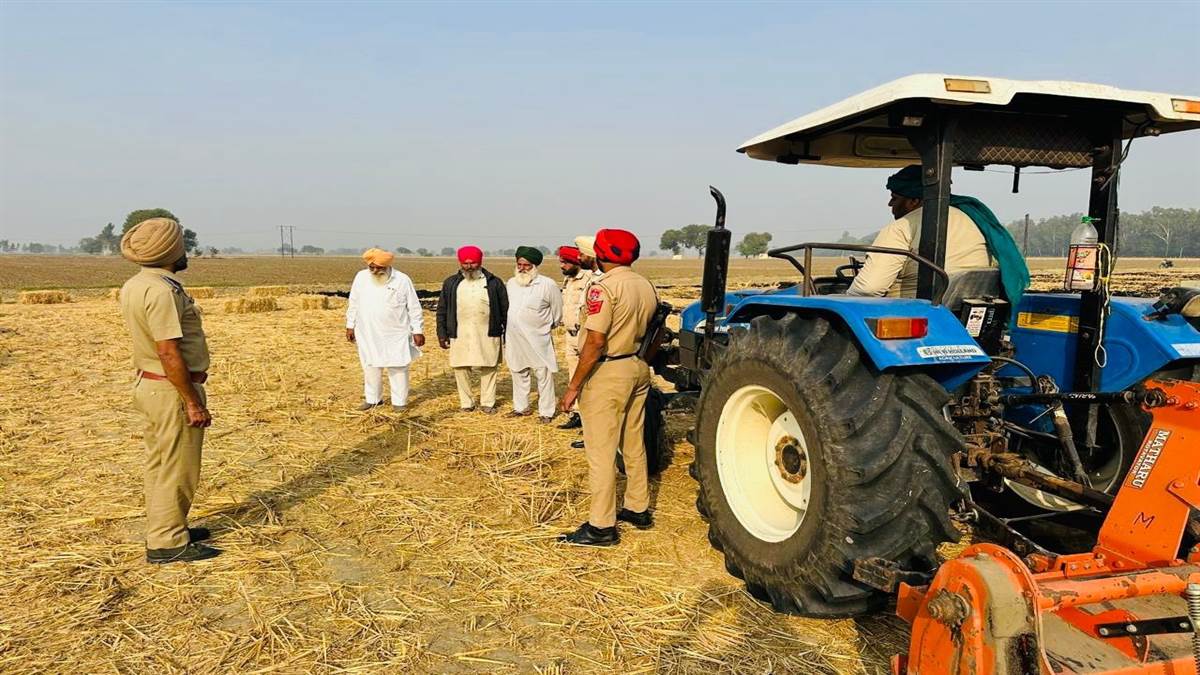 ਪੁਲਿਸ ਨੇ ਕਿਸਾਨਾਂ ਨੂੰ ਪਰਾਲੀ ਨਾ ਸਾੜਨ ਲਈ ਕੀਤਾ ਜਾਗਰੂਕ