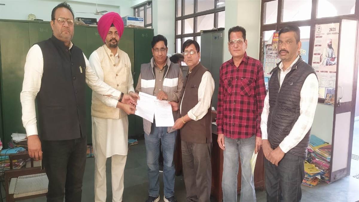 ਅਧਿਆਪਕਾਂ ਉੱਤੇ ਪਾਇਆ ਜਾ ਰਿਹਾ ਹੈ ਦਬਾਅ, ਪਹਿਲਾਂ ਬਿੱਲ ਕਰਵਾਓ ਜਮ੍ਹਾਂ, ਫ਼ਿਰ ਮਿਲੇਗੀ ਗ੍ਰਾਂਟ