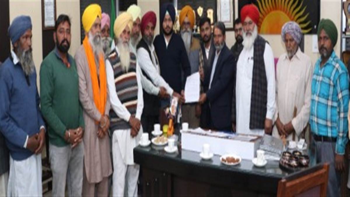 ਯਾਤਰੀ ਗੱਡੀਆਂ ਦੇ ਠਹਿਰਾਓ ਲਈ ਦਿੱਤਾ ਮੰਗ ਪੱਤਰ - MP for the accommodation of ...