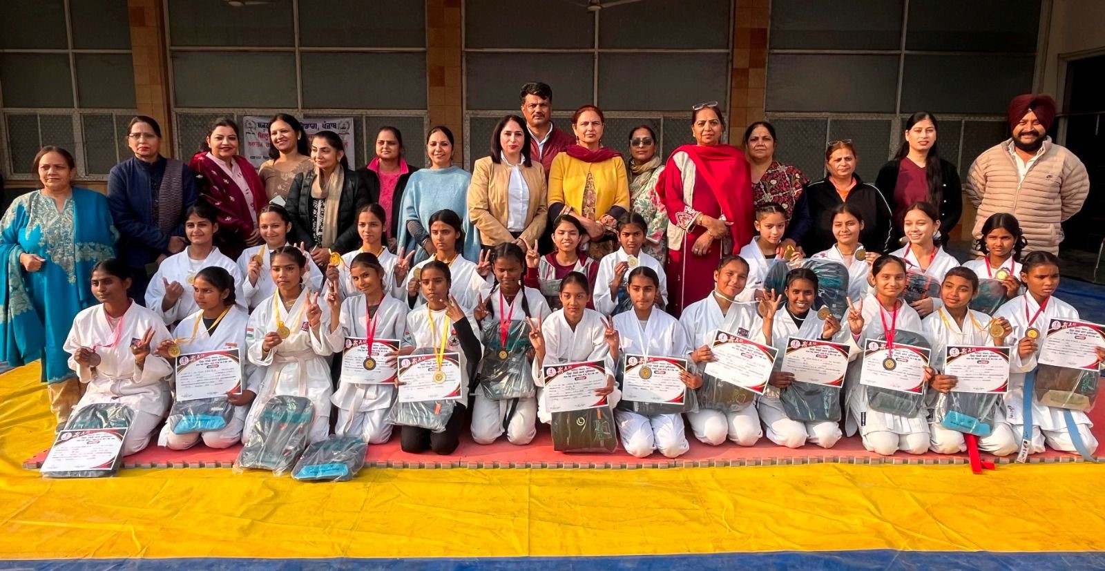 ਜ਼ਿਲ੍ਹਾ ਪੱਧਰੀ ਕਰਾਟੇ ਮੁਕਬਾਲੇ : 40 ਕਿਲੋਗ੍ਰਾਮ ਭਾਰ ਵਰਗ ’ਚ ਨੈਨਾ ਬਨੂੜ ਨੇ ਪਹਿਲਾ ਤੇ ਅੰਜਲੀ ਫਾਟਵਾਂ ਨੇ ਦੂਜਾ ਸਥਾਨ ਹਾਸਲ ਕੀਤਾ